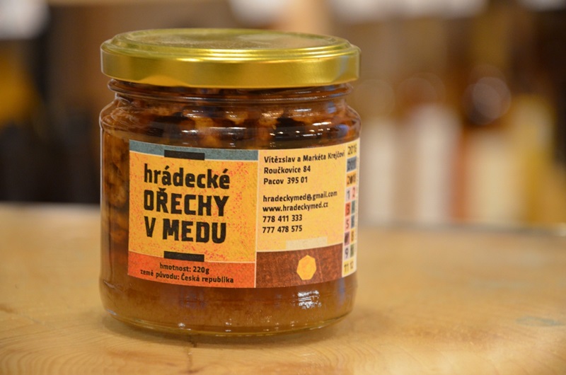 Vítězslav a Markéta Krejčovi: Hrádecké ořechy v medu